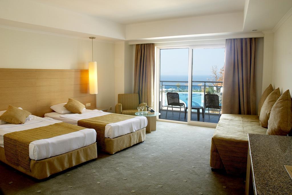 Sealight Resort Hotel Kusadasi Room photo