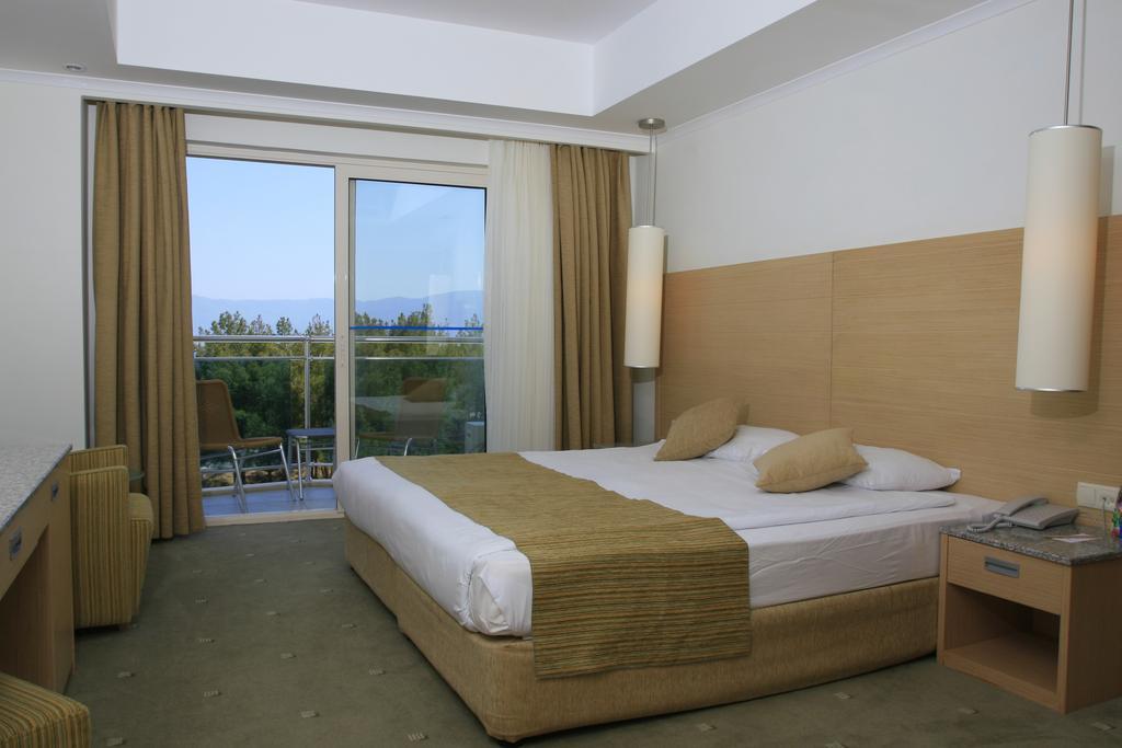 Sealight Resort Hotel Kusadasi Room photo