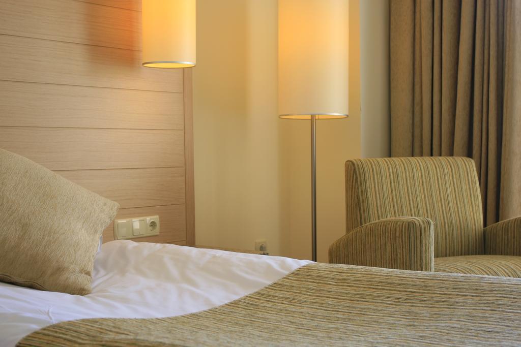 Sealight Resort Hotel Kusadasi Room photo